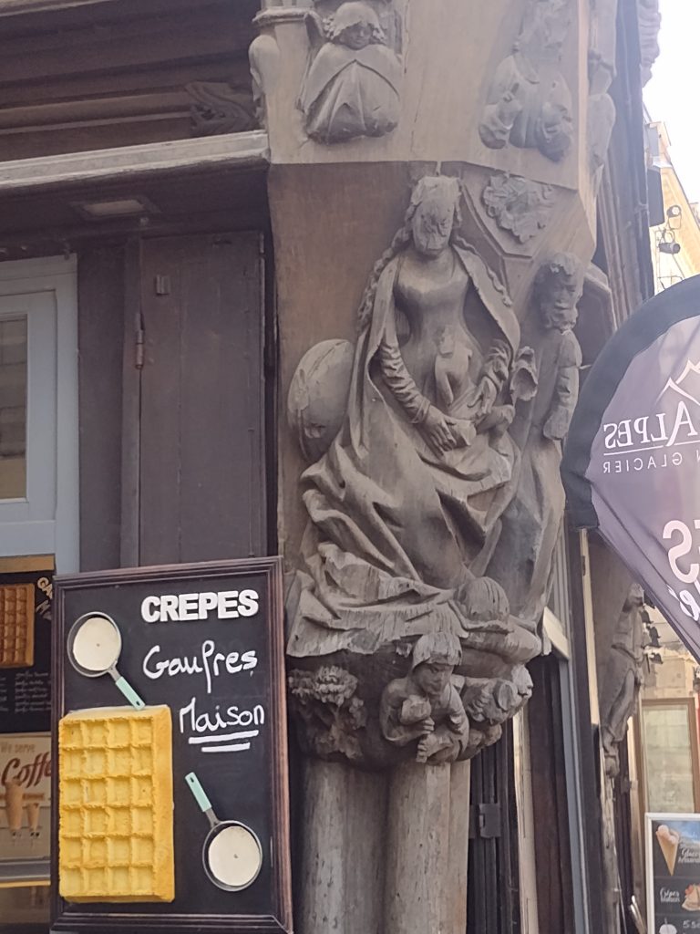Rich results on Google's SERP when searching for "Valle della Loira"
