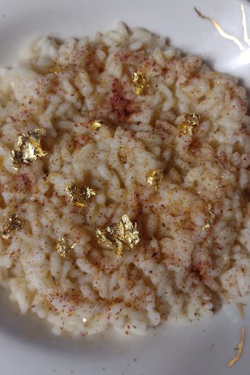 Risotto Gran Cavour polvere di rosa mantecato al burro di cacao